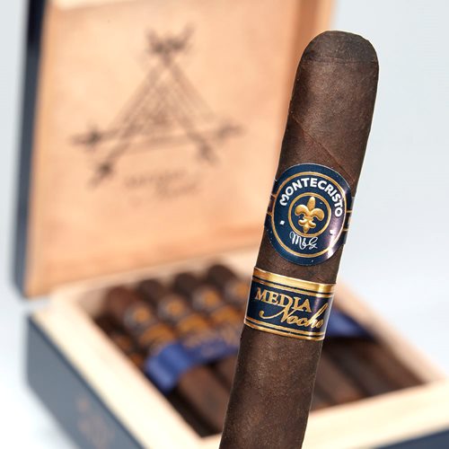 Montecristo Media Noche – Cigars To Go & Cigars Lounge